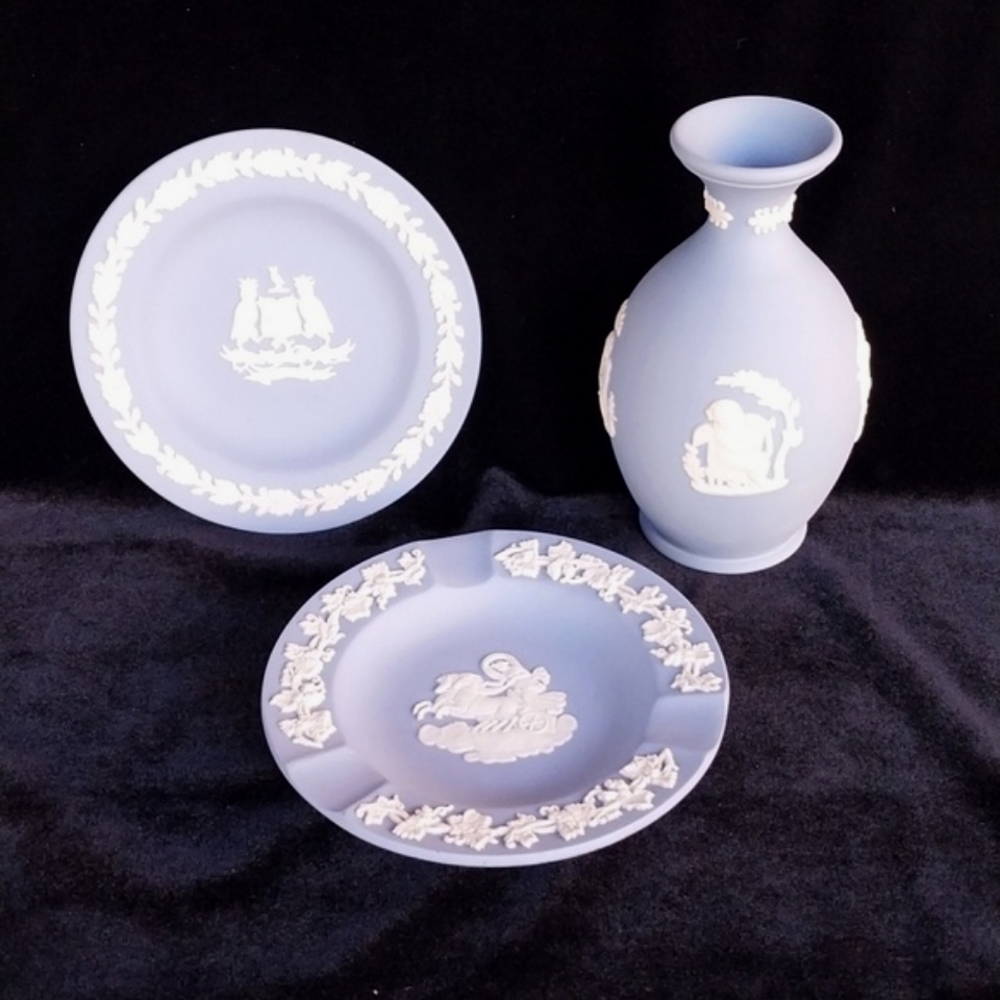 💥💥Lot Vintage WEDGWOOD Blue Jasperware- Bud Vase, Ashtray, and Small Dish